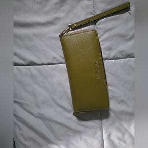 Michael Kors Jet Set Travel Large Quarter-Zip Wristlet Wallet